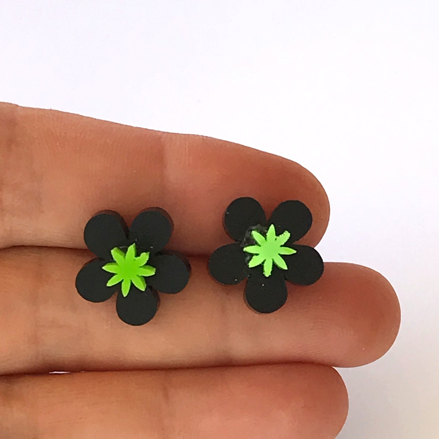 Flower laser cut acrylic earrings - daisy - black