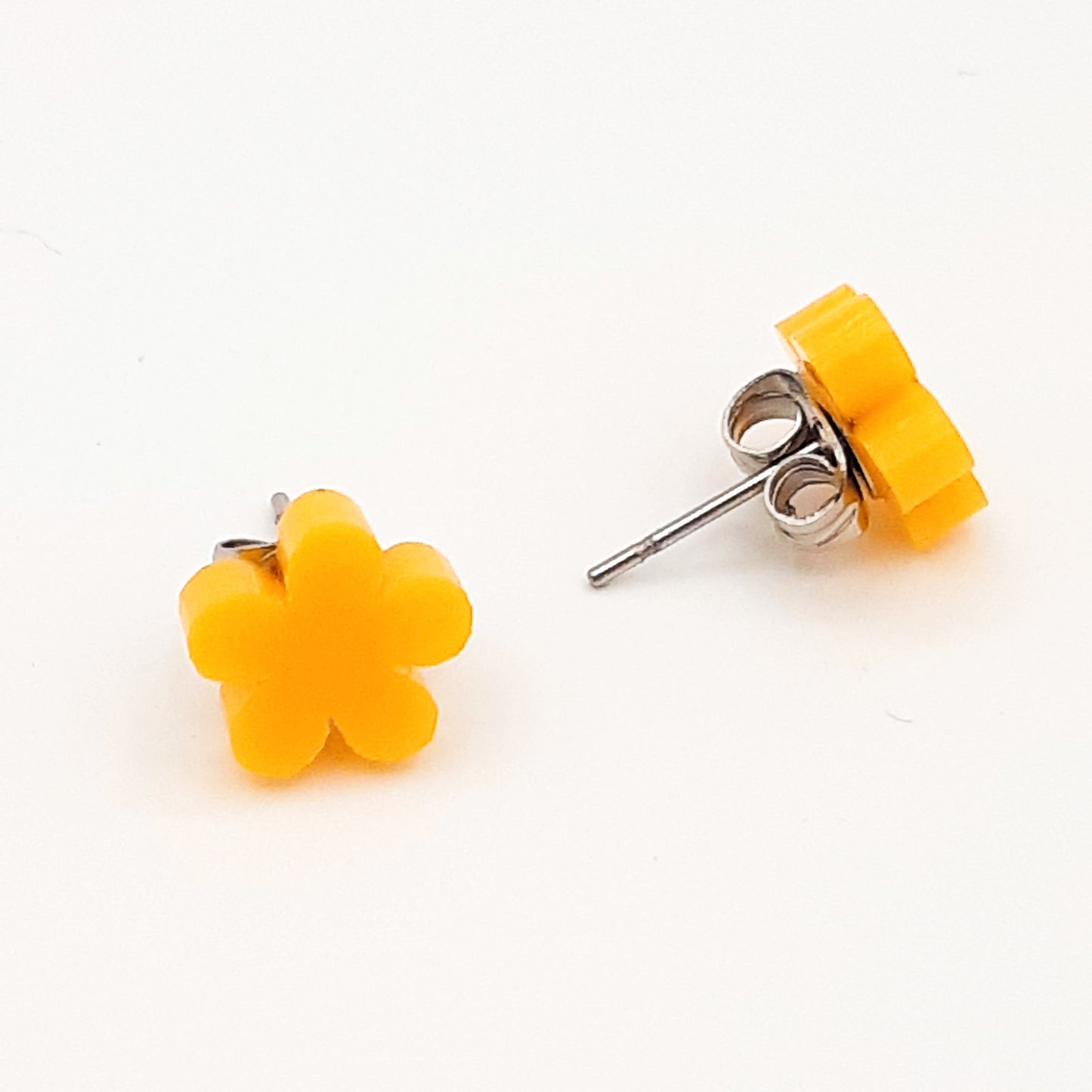 Flower laser cut acrylic earrings - daisy - yellow