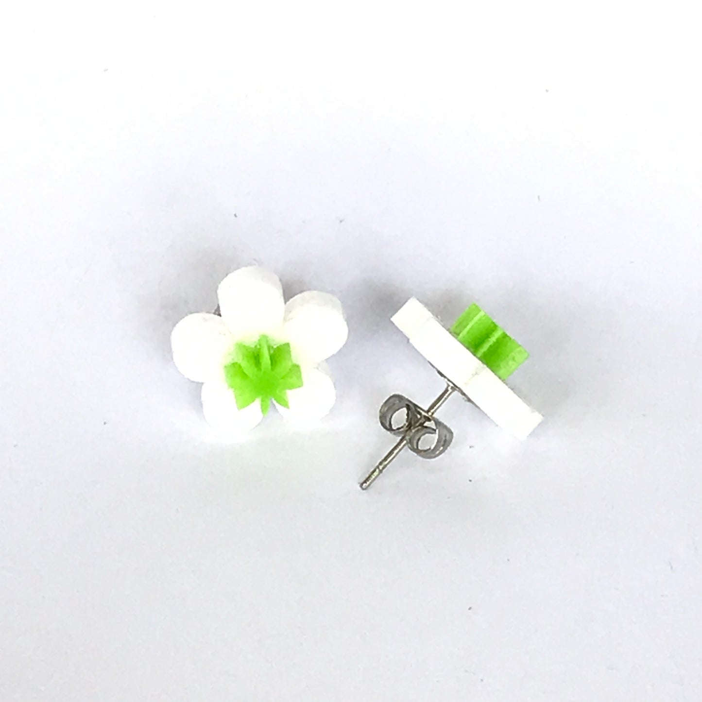 Flower laser cut acrylic earrings - daisy - white