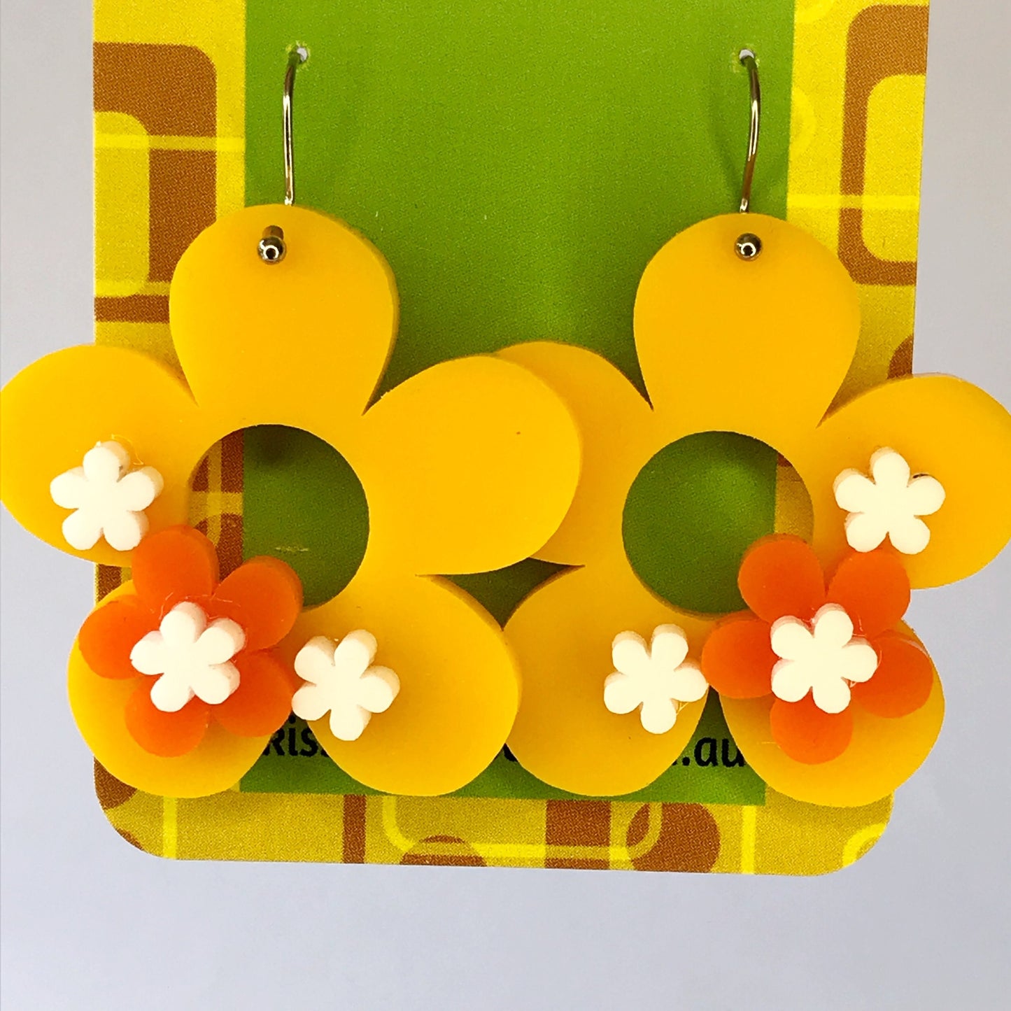Retro Daisy Earrings - laser cut acrylic - yellow